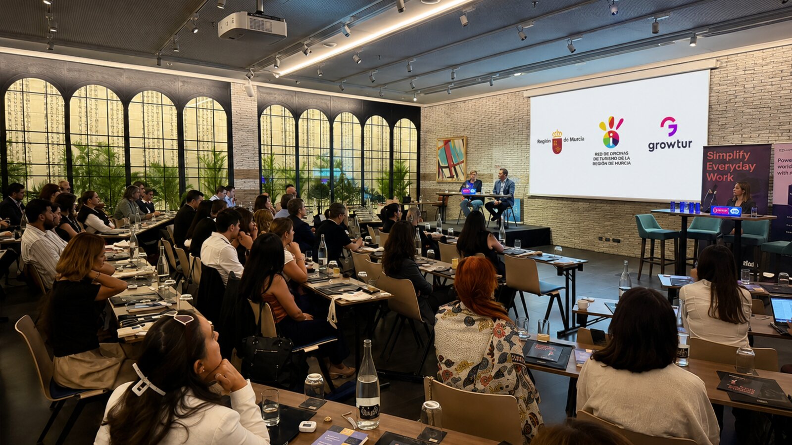 Sesión formativa de Growtur con la Red de Oficinas de Turismo de la Región de Murcia sobre inteligencia artificial aplicada al turismo